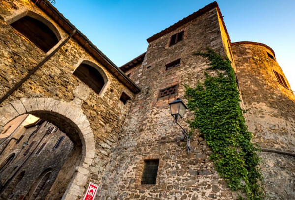 TORRE MEDIEVALE IN MANCIANO