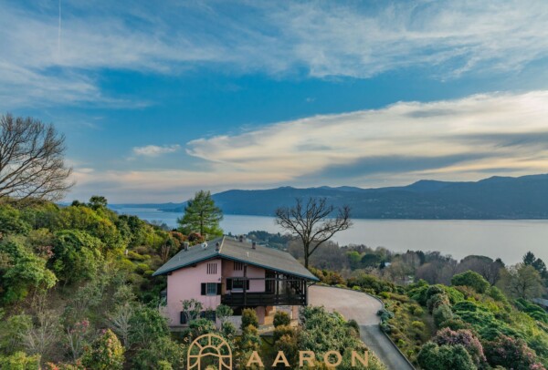 CHALET PANORAMICO CON VISTA A 180° SU LAGO MAGGIORE – LAVENO MOMBELLO