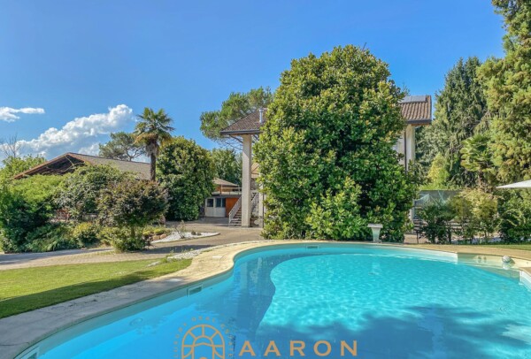 VILLA FRONTE LAGO CON CANTIERE NAUTICO A LISANZA – SESTO CALENDE