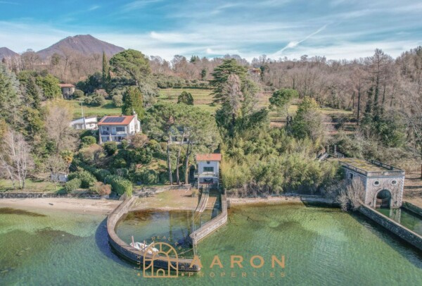 GIOIELLO SUL LAGO: VILLA CON DEPENDANCE E MOLO PRIVATO A CERESOLO
